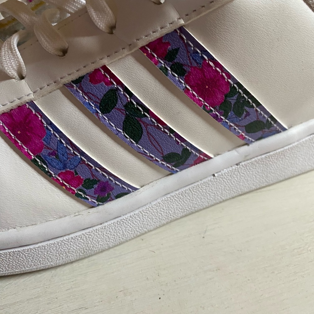 ADIDAS X Farm Rio Grand Court Leather Floral Art Shoes
EGO536 Women's Size 9.5 - Picture 12 of 12